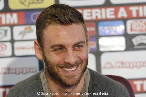 Baldini annuncia: “De Rossi ha rinnovato per 5 anni”. Attesa per i dettagli e l’entità della clausola