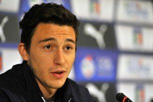 FIRENZE,ITALIA 26 MARZO 2015 - LA NAZIONALE ITALIANA DI CALCIO, AL CENTRO TECNICO FEDERALE DI COVERCIANO, IN PREPARAZIONE ALLA PARTITA CONTRO LA BULGARIA, CHE SI SVOLGERA' A SOFIA IL 28 MARZO 2015, VALEVOLE PER LE QUALIFICAZIONI AD EURO 2016 IN FRANCIA E PER LA PARTITA AMICHEVOLE CONTRO L'INGHILTERRA, CHE SI SVOLGERA' A TORINO IL 31 MARZO 2015 - CONFERENZA STAMPA DI MATTEO DARMIAN. - NELLA FOTO: MATTEO DARMIAN.