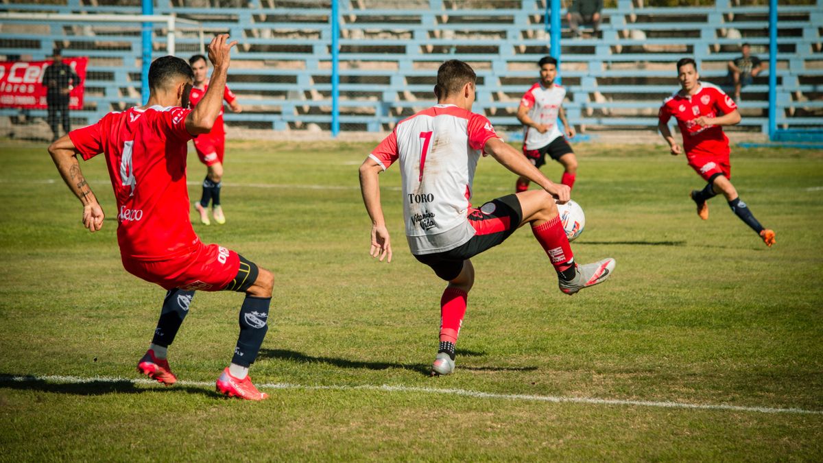 Dynamic soccer match showcasing skillful plays on a sunny day in Mendoza, Argentina.