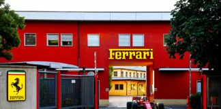 Leclerc Ferrari a Maranello