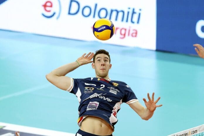 Lorenzo Cortesia in attacco con la maglia di Ravenna