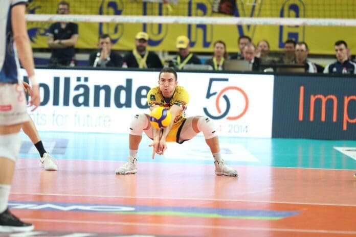 Salvatore Rossini impegnato in ricezione