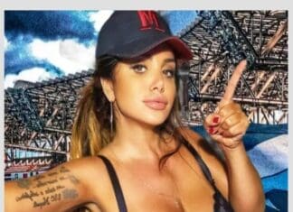 Marika Fruscio si spoglia per il suo Napoli