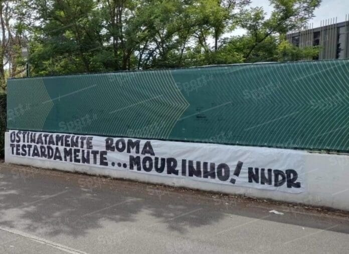 Striscione Mourinho Stirscione Mourinho