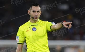 l’arbitro andrea colombo ( foto di salvatore fornelli )