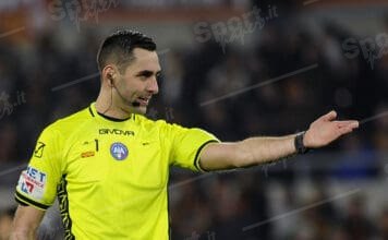l’arbitro andrea colombo ( foto di salvatore fornelli )