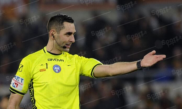 l’arbitro andrea colombo ( foto di salvatore fornelli )