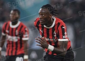 Finisce in parità a San Siro tra Milan e Fiorentina. Un punto che non serve a nessuno in chiave Champions. serie a enilive 2024 2025: lazio vs milan